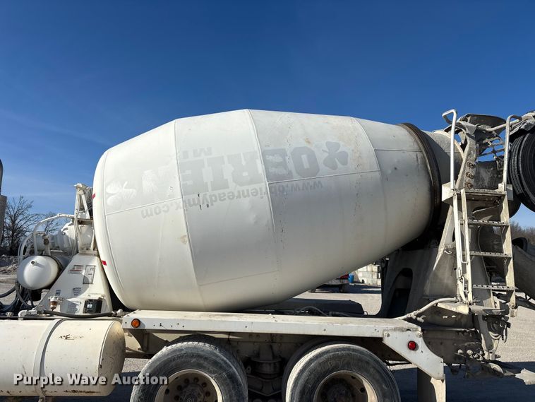 image for item FG0168 2004 Kenworth W900 ready mix truck