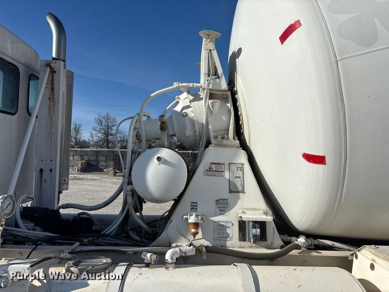 image for item FG0168 2004 Kenworth W900 ready mix truck