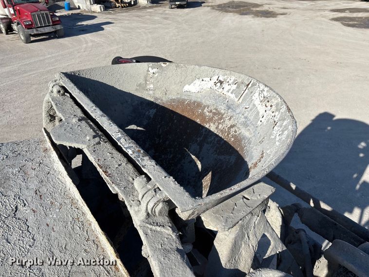 image for item FG0168 2004 Kenworth W900 ready mix truck