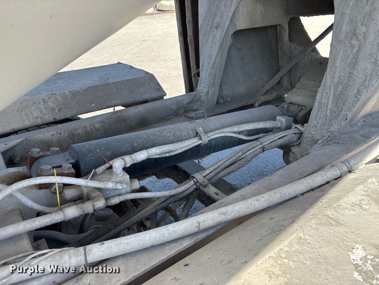 image for item FG0168 2004 Kenworth W900 ready mix truck