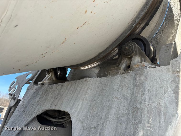 image for item FG0168 2004 Kenworth W900 ready mix truck