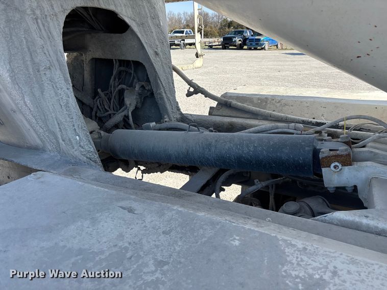 image for item FG0168 2004 Kenworth W900 ready mix truck