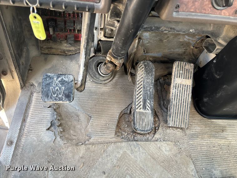 image for item FG0168 2004 Kenworth W900 ready mix truck