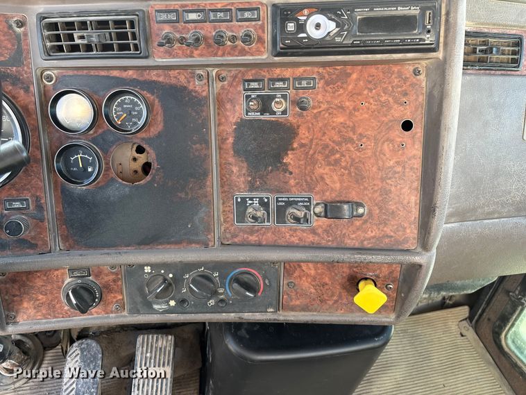 image for item FG0168 2004 Kenworth W900 ready mix truck