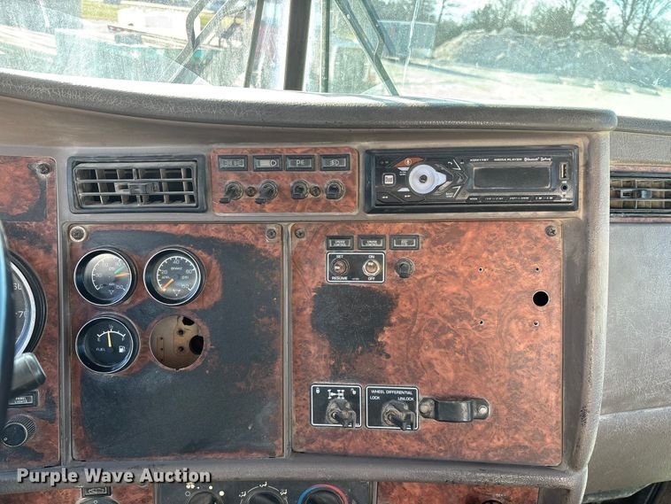 image for item FG0168 2004 Kenworth W900 ready mix truck