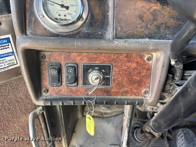 image for item FG0168 2004 Kenworth W900 ready mix truck