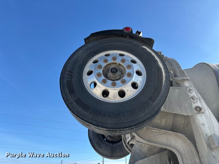 image for item FG0168 2004 Kenworth W900 ready mix truck