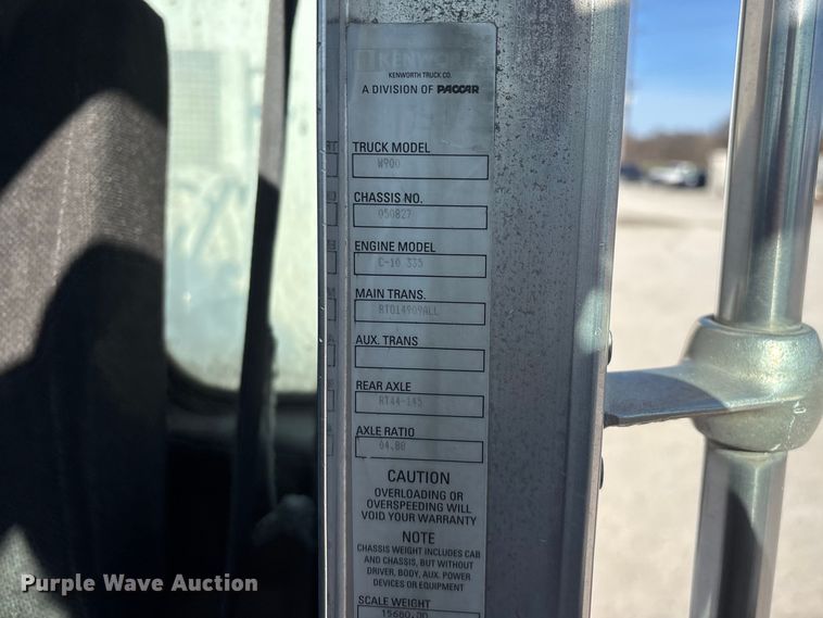 image for item FG0168 2004 Kenworth W900 ready mix truck