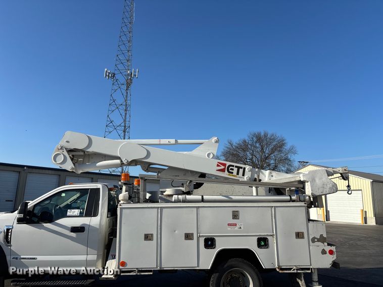 image for item FG0209 2018 Ford F550 Super Duty bucket truck