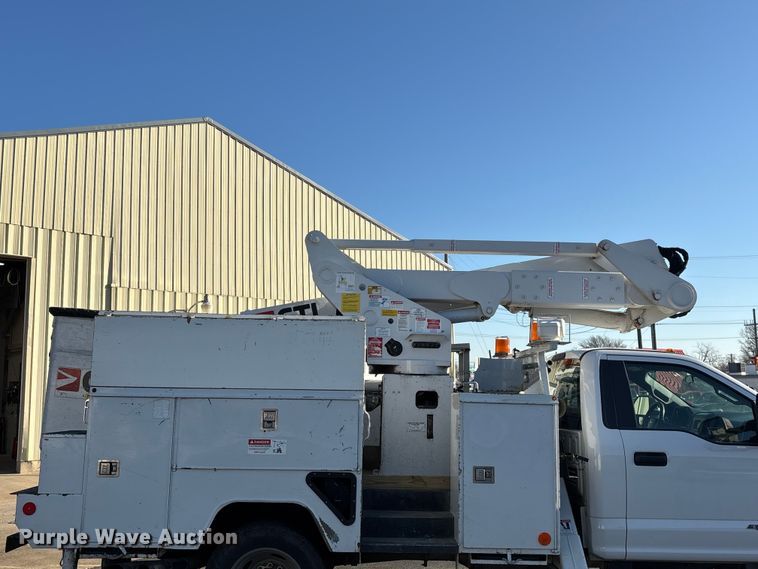 image for item FG0209 2018 Ford F550 Super Duty bucket truck