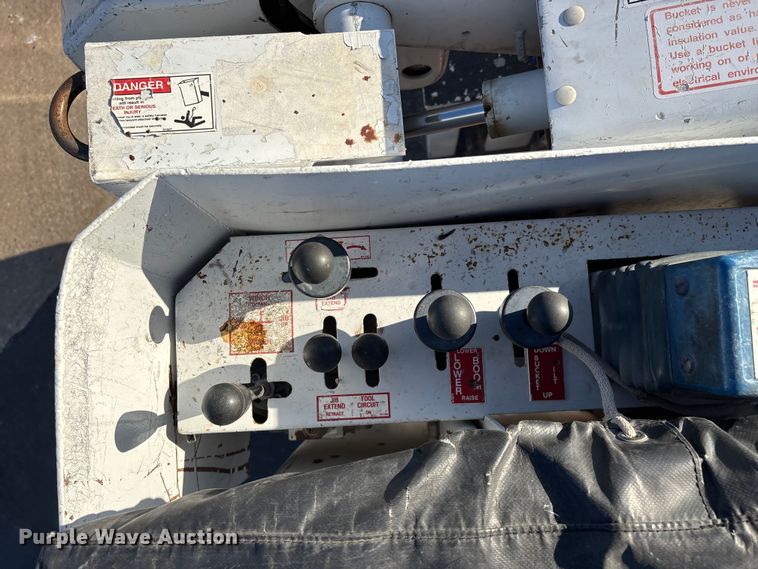 image for item FG0209 2018 Ford F550 Super Duty bucket truck