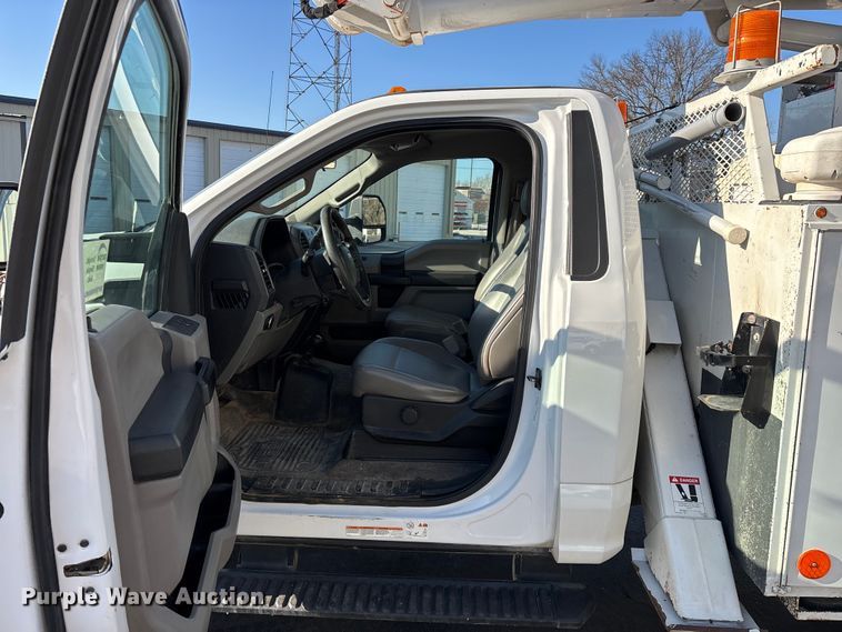 image for item FG0209 2018 Ford F550 Super Duty bucket truck