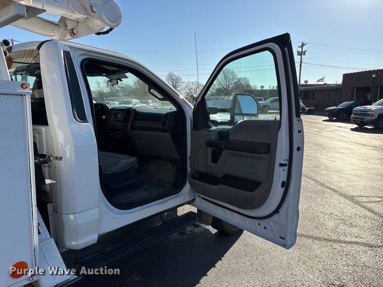 image for item FG0209 2018 Ford F550 Super Duty bucket truck