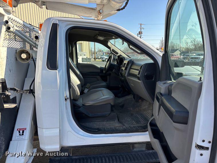 image for item FG0209 2018 Ford F550 Super Duty bucket truck