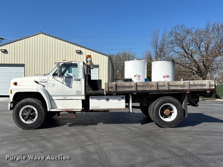 image for item FG0214 1992 Ford F800 dump flatbed truck