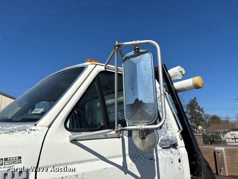 image for item FG0214 1992 Ford F800 dump flatbed truck