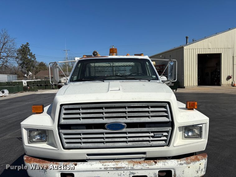 image for item FG0214 1992 Ford F800 dump flatbed truck