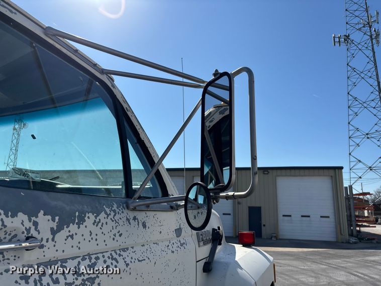 image for item FG0214 1992 Ford F800 dump flatbed truck