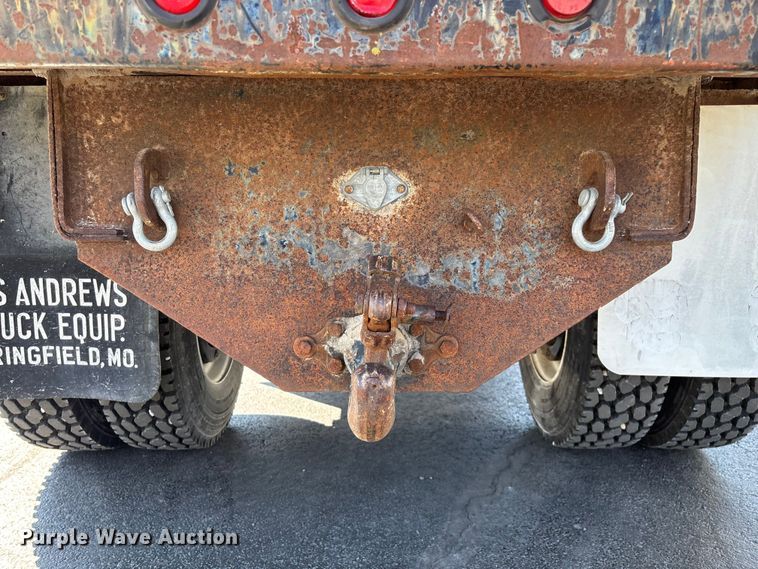 image for item FG0214 1992 Ford F800 dump flatbed truck