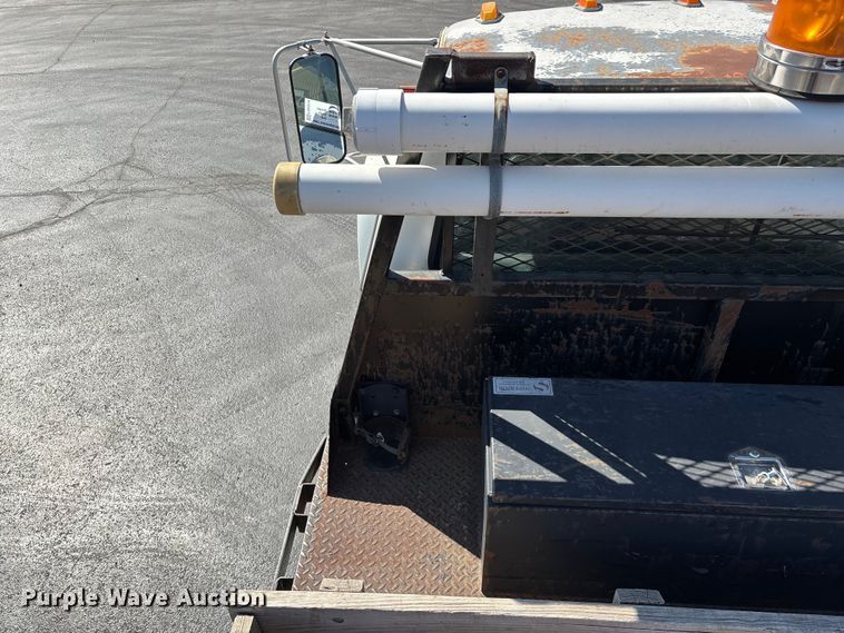 image for item FG0214 1992 Ford F800 dump flatbed truck