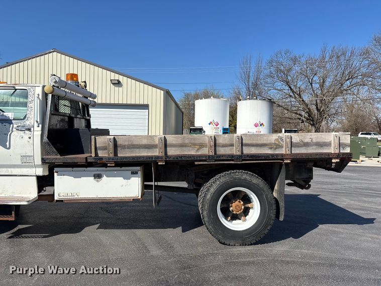 image for item FG0214 1992 Ford F800 dump flatbed truck