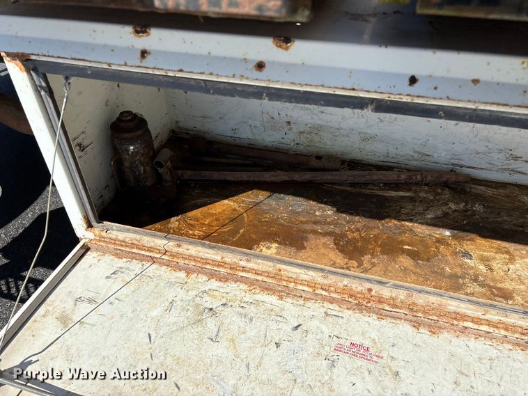 image for item FG0214 1992 Ford F800 dump flatbed truck