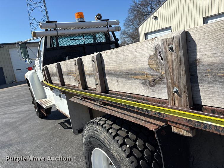 image for item FG0214 1992 Ford F800 dump flatbed truck