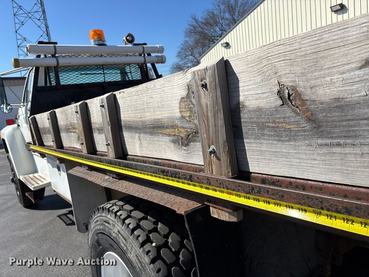 image for item FG0214 1992 Ford F800 dump flatbed truck