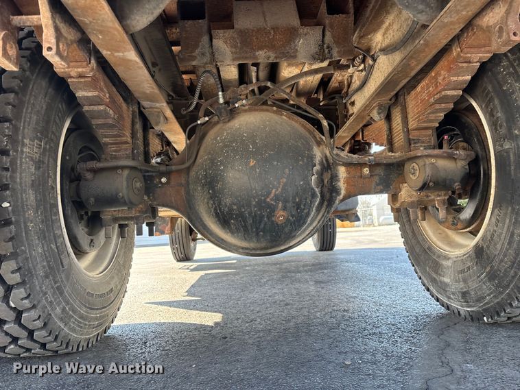 image for item FG0214 1992 Ford F800 dump flatbed truck