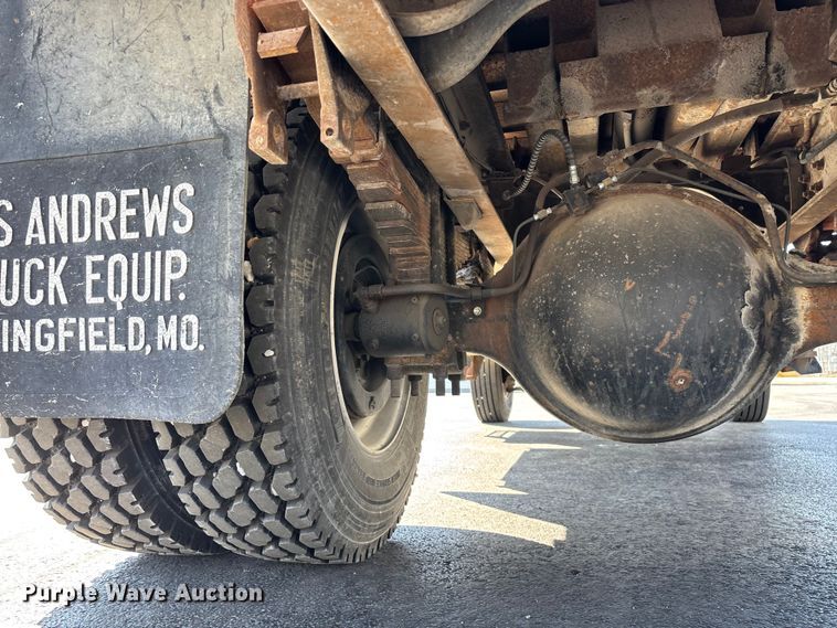 image for item FG0214 1992 Ford F800 dump flatbed truck