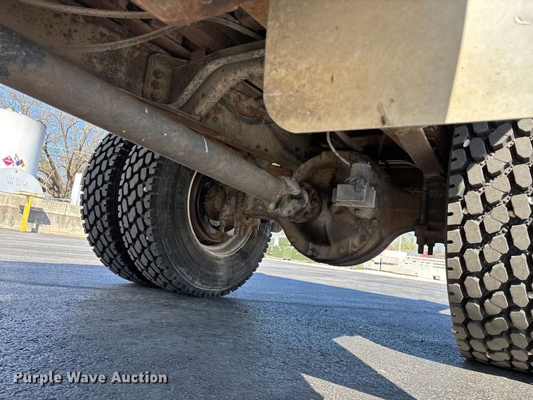 image for item FG0214 1992 Ford F800 dump flatbed truck