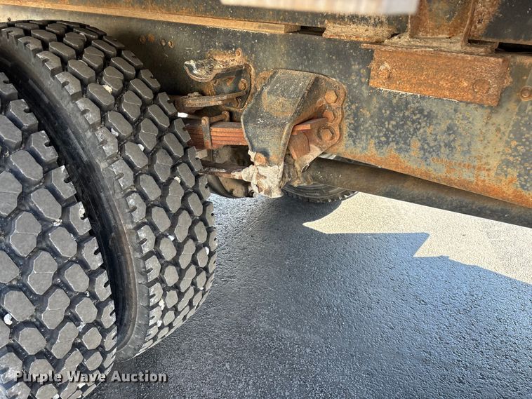 image for item FG0214 1992 Ford F800 dump flatbed truck