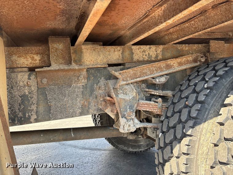 image for item FG0214 1992 Ford F800 dump flatbed truck