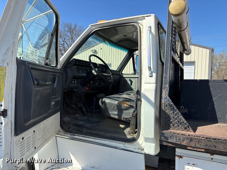 image for item FG0214 1992 Ford F800 dump flatbed truck