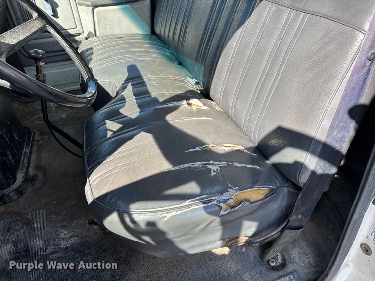 image for item FG0214 1992 Ford F800 dump flatbed truck