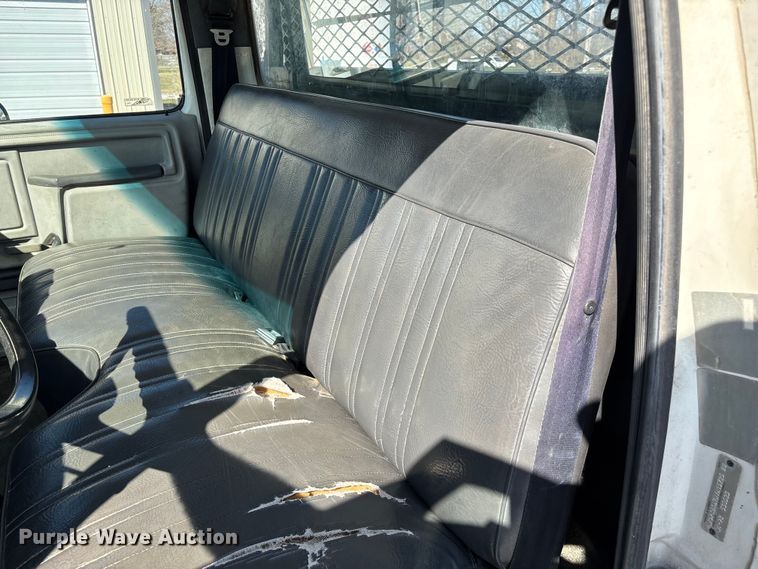 image for item FG0214 1992 Ford F800 dump flatbed truck