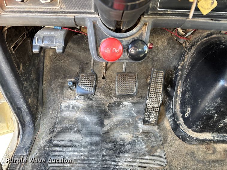 image for item FG0214 1992 Ford F800 dump flatbed truck