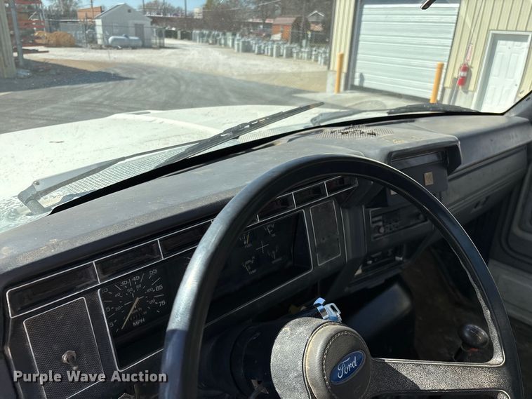 image for item FG0214 1992 Ford F800 dump flatbed truck