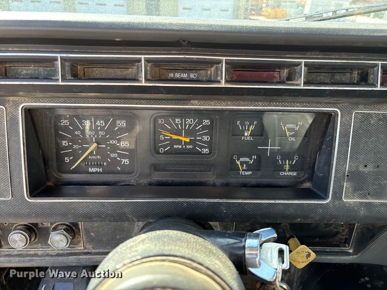 image for item FG0214 1992 Ford F800 dump flatbed truck