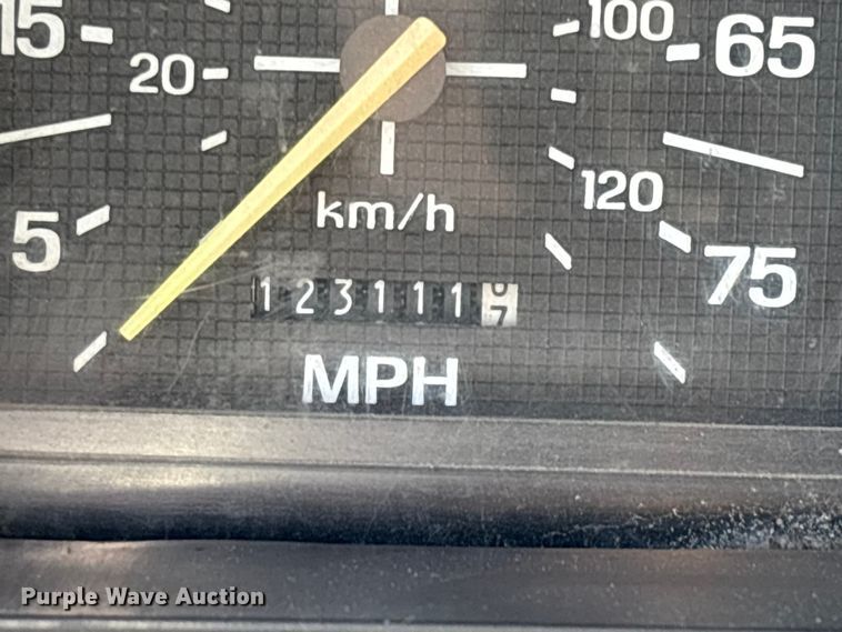 image for item FG0214 1992 Ford F800 dump flatbed truck