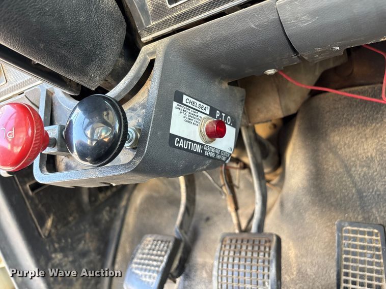 image for item FG0214 1992 Ford F800 dump flatbed truck