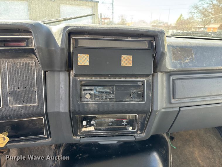 image for item FG0214 1992 Ford F800 dump flatbed truck