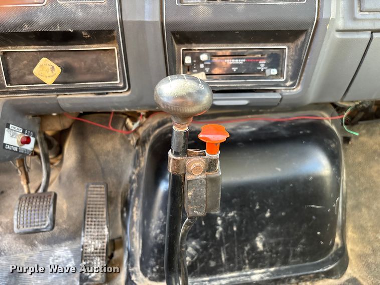 image for item FG0214 1992 Ford F800 dump flatbed truck