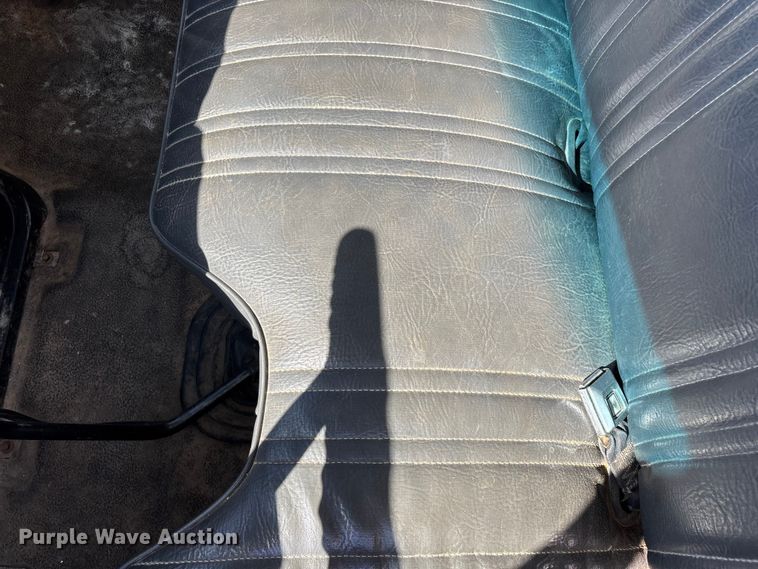 image for item FG0214 1992 Ford F800 dump flatbed truck