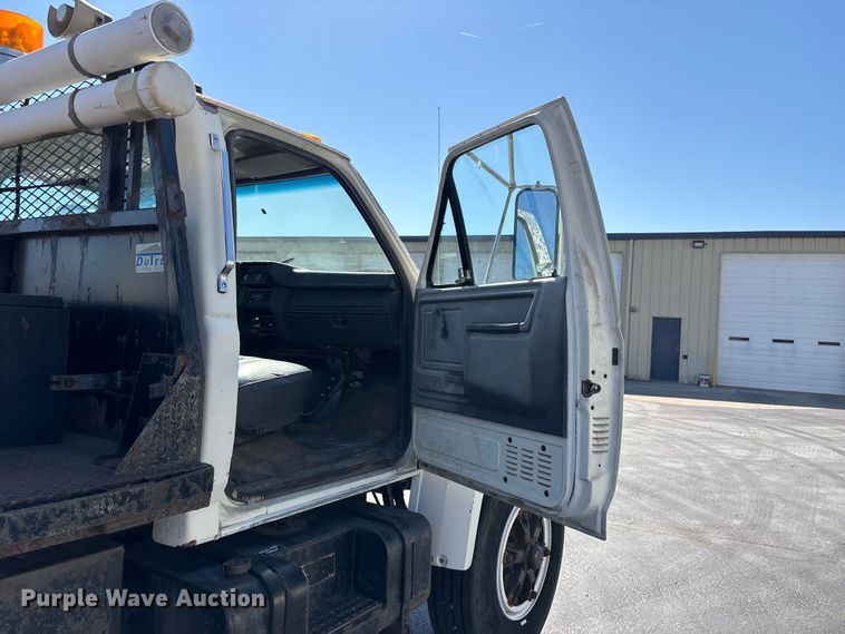 image for item FG0214 1992 Ford F800 dump flatbed truck