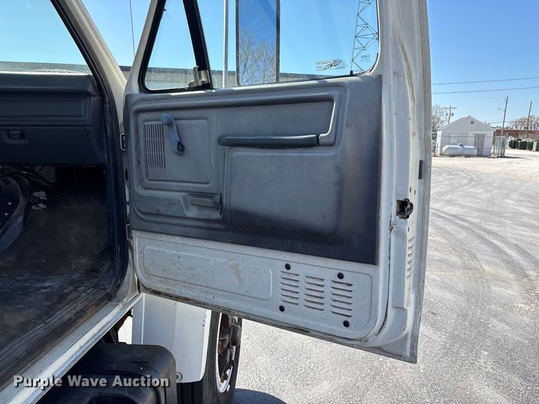 image for item FG0214 1992 Ford F800 dump flatbed truck