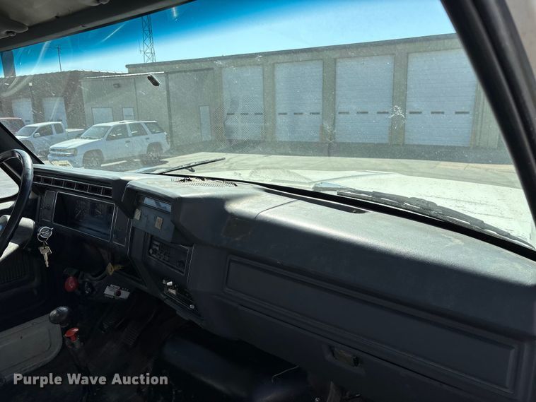 image for item FG0214 1992 Ford F800 dump flatbed truck