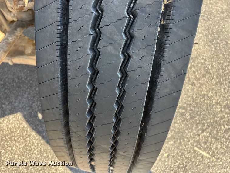 image for item FG0214 1992 Ford F800 dump flatbed truck