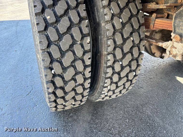 image for item FG0214 1992 Ford F800 dump flatbed truck