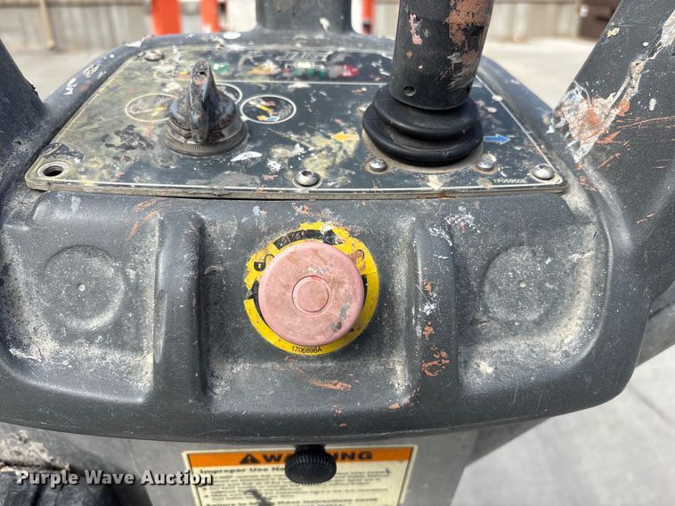 image for item FG2745 2009 JLG T500 boom lift